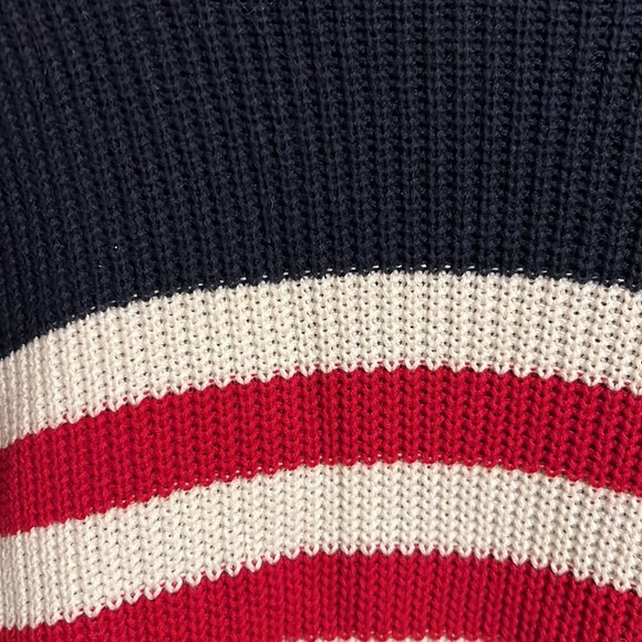 Hollister sweater! - Picture 2 of 3